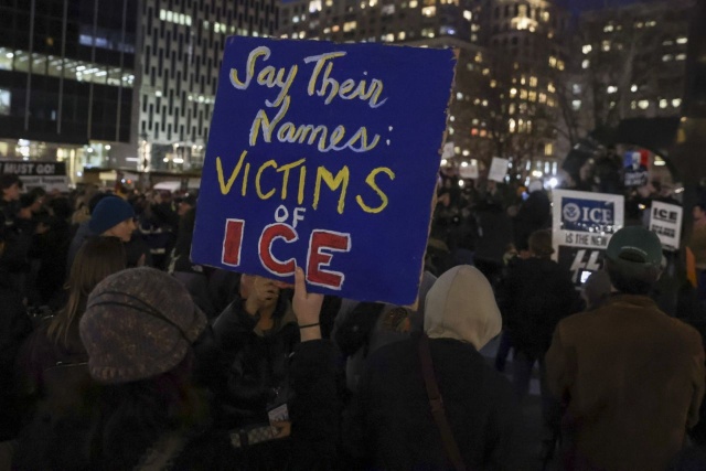 W Minneapolis doszło do demonstracji po śmierci 37-letniej kobiety zastrzelonej przez agentów federalnych podczas operacji imigracyjnej. Rodzina ofiary twierdzi, że doszło do zabójstwa.