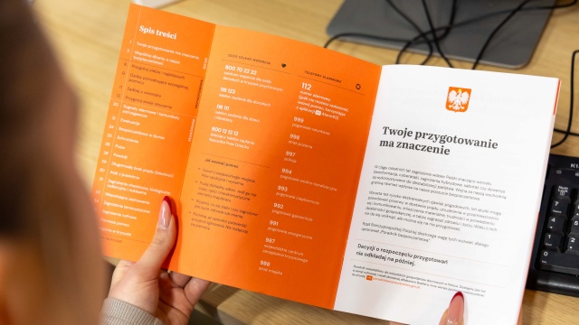 Do skrzynek pocztowych mieszkańców Szczecina trafiają Poradniki bezpieczeństwa.