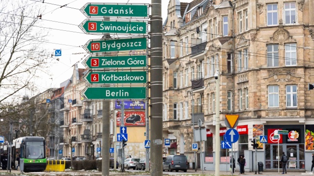 Szczeciński Zarząd Dróg i Transportu Miejskiego zamierza zaktualizować oznakowanie kierunkowe na ulicznych słupach. Tablice, które wskazują dojazd do innych miast wojewódzkich nie były wymieniane od kilku dekad.