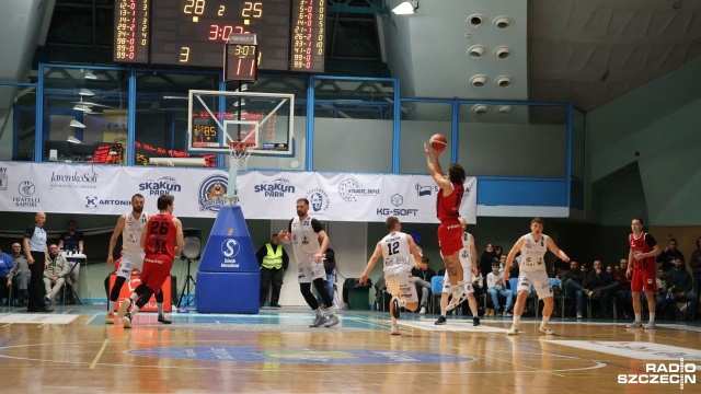 Nie udało się koszykarzom Kotwicy przedłużyć serii zwycięstw. Czarodzieje z Wydm przegrali we własnej hali z WKK Wrocław 76:82.