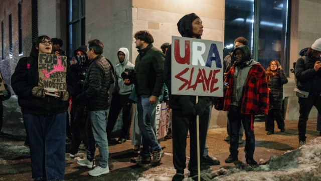 USA: miejsce śmierci Renee Good tymczasowym pomnikiem