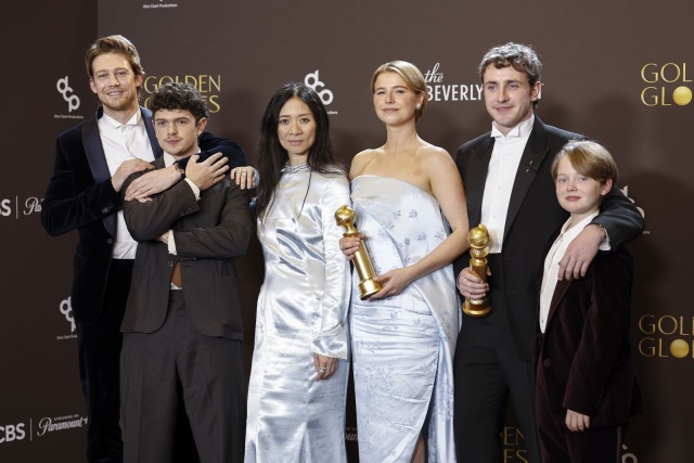 Film Jedna bitwa po drugiej oraz serial Dojrzewanie to zwycięzcy 83. gali Złotych Globów, która odbyła się Beverly Hills. Oba obrazy zdobyły po cztery statuetki.