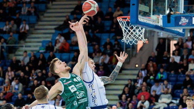 Koszykarze Kinga zajmują 4 miejsce w tabeli po pierwszej rundzie rozgrywek o mistrzostwo Polski. Szczecinianie wygrali 10 spotkań i doznali 5 porażek w Orlen Basket Lidze.