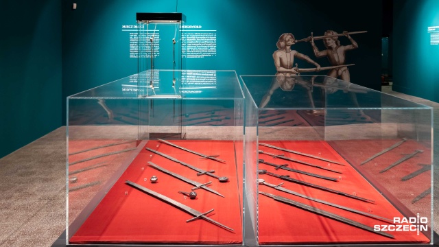 Najstarsza w zbiorach Polski kusza, ponad 30 mieczy i fragmenty uzbrojenia ze średniowiecza i czasów nowożytnych. Między innymi takie eksponaty będzie można zobaczyć na nowej wystawie Oręż w państwie Gryfitów  w Muzeum Narodowym przy Wałach Chrobrego.