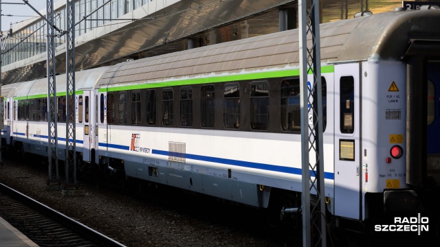 Pociągi oczekiwane w Szczecinie zaliczają poślizg. Wszystko przez oblodzenie sieci trakcyjnej.