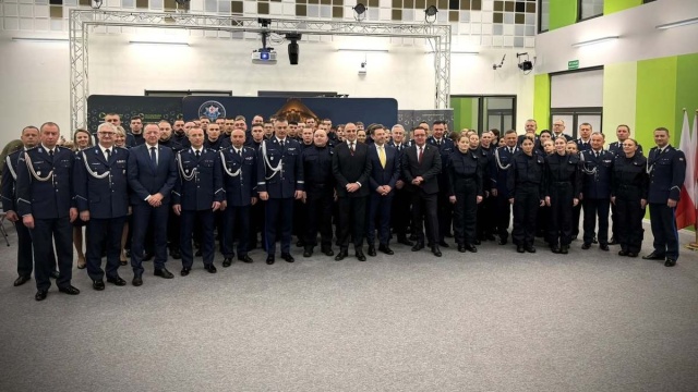 Zachodniopomorskie ma 51 nowych policjantów. W środę odbyło się ich ślubowanie. Do służby dołączyło 21 kobiet i 30 mężczyzn.