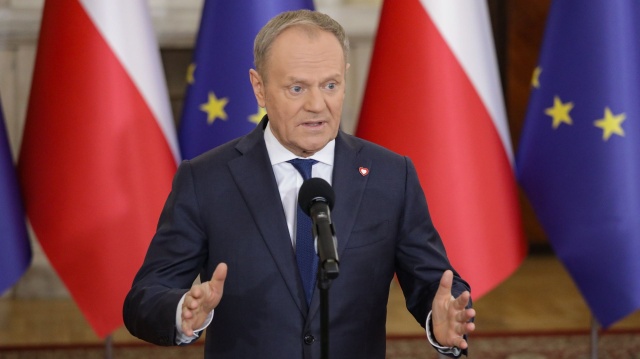 Ustawa budżetowa czeka na podpis prezydenta. Premier Donald Tusk zauważył, że inwestycje państwa będą przebiegały planowo niezależnie od decyzji prezydenta.