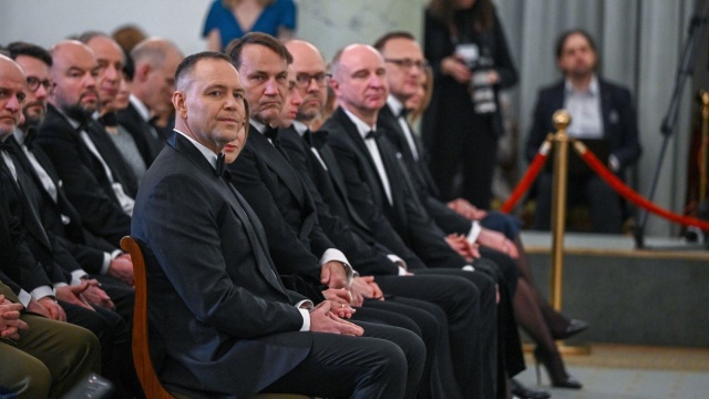 Co tydzień pełna informacja, nie rzadziej niż raz na pół roku większa narada. To jedne z ważniejszych ustaleń, jakie zapadły podczas rozmowy prezydenta Karola Nawrockiego z ministrami odpowiadającym w rządzie Donalda Tuska za bezpieczeństwo oraz z szefami służb specjalnych, tych cywilnych i wojskowych.