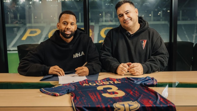 Pogoń ma nowego piłkarza. Kellyn Acosta podpisał kontrakt ze szczecińskim klubem ważny do końca czerwca przyszłego roku z opcją przedłużenia umowy o kolejne 12 miesięcy.