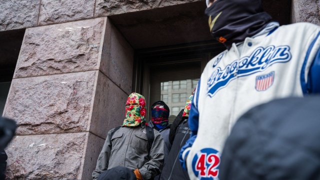 Pentagon przygotowuje wojsko na ewentualne zamieszki w Minnesocie. Półtora tysiąca żołnierzy z Alaski może być wysłanych do Mineapolis, gdzie trwają masowe protesty przeciwko rządowej akcji deportacyjnej.