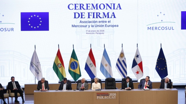 Polskie władze nie składają broni, zapowiadają walkę z umową Unia Europejska - państwa Mercosuru. Dokument w tej sprawie został podpisany 17.01 w Paragwaju. W najbliższą środę umową zajmie się Parlament Europejski. Będzie rozpatrywał między innymi wniosek autorstwa europosłów PSL, którzy domagają się odesłania umowy do TSUE. Trybunał miałby sprawdzić czy zapisy umowy są zgodne z unijnym prawem.