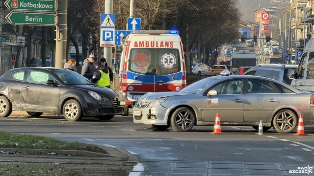 Wypadek na Placu Kościuszki, zderzyły się tam dwa pojazdy.