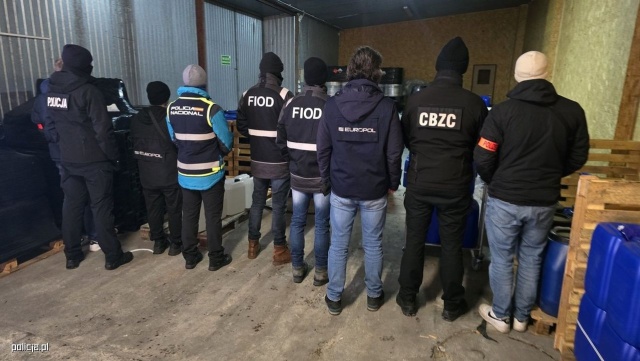 Służby zabezpieczyły ponad 9 ton narkotyków, zamknięto dziesiątki laboratoriów i zatrzymano 85 osób.