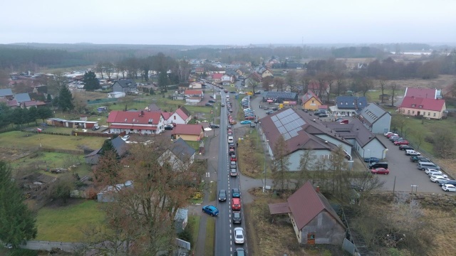 Mieszkańcy Osinowa Dolnego skarżą się, że od wielu miesięcy ich życie jest utrudnione. Twierdzą, że to przez źle zorganizowane kontrole graniczne prowadzone przez niemieckie, a od kilku dni również polskie służby.