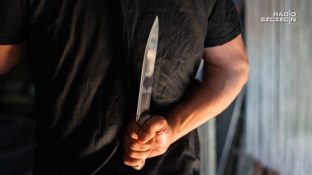Jest zarzut dla mężczyzny podejrzanego o atak z użyciem noża. Doszło do niego w niedzielę w centrum Szczecina podczas sprzeczki, która przerodziła się w szarpaninę.