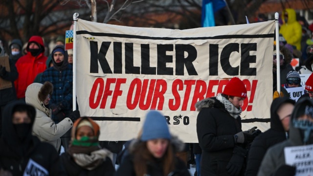 Setki osób wyszły na ulice Minneapolis, po śmiertelnej strzelaninie z udziałem funkcjonariuszy federalnych.