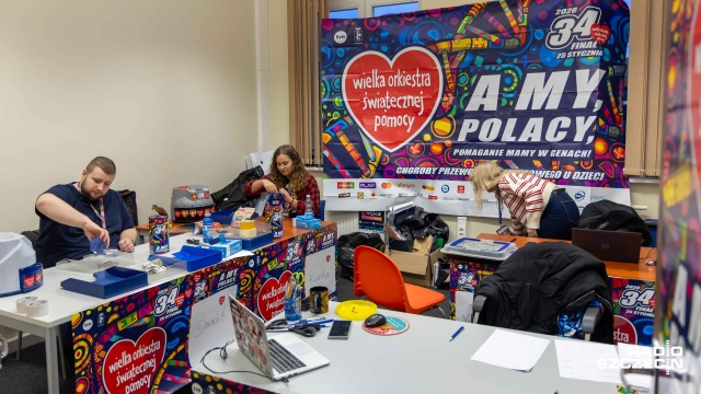 Tu dosłownie liczy się każdy grosz - w jednym ze szczecińskich sztabów, który mieści się Technoparku Pomerania trwa wielkie liczenie środków, które udało się zebrać do puszek podczas 34. Finału WOŚP.