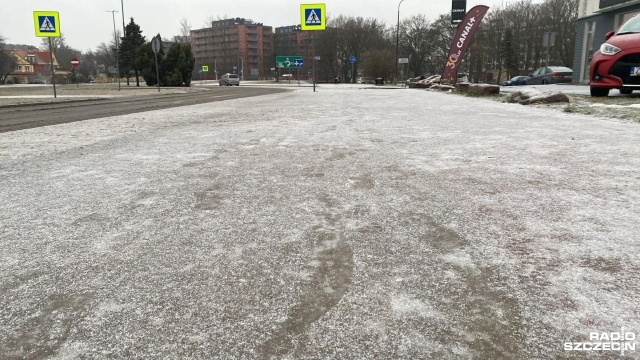 Odwołane zostały wszystkie kursy miejskich autobusów w Kołobrzegu. Lekcje nie odbywają się w Szkole Podstawowa Nr 4 im. Bohaterów I Armii Wojska Polskiego i Szkole Podstawowej nr 7.