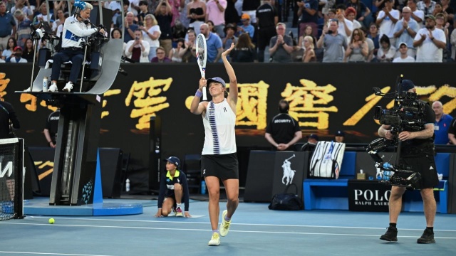 Polka wygrała z Australijką Maddison Inglis 6:0, 6:3 w 18 finału wielkoszlemowego Australian Open w Melbourne. Spotkanie trwało godzinę i 13 minut.