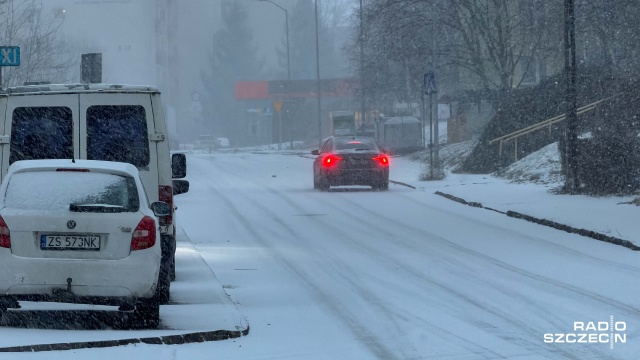 Ostrzeżenie przed gołoledzią jeszcze na wschodzie regionu. W poniedziałek wieczorem mogą tam występować opady marznącego deszczu - prognozuje IMGW.