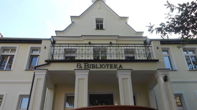 Na Głos- kolejna odsłona spotkania. Idea wydarzeń jest prosta - uczestnicy spotykają się, by delektować się lekturą czytaną przez siebie nawzajem. Organizatorzy zapowiadają, że zaproponowana publikacja poprawi humor.