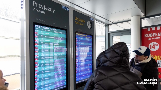 PKP Polskie Linie Kolejowe nadal pracują nad przywróceniem rozkładowego ruchu pociągów pasażerskich.