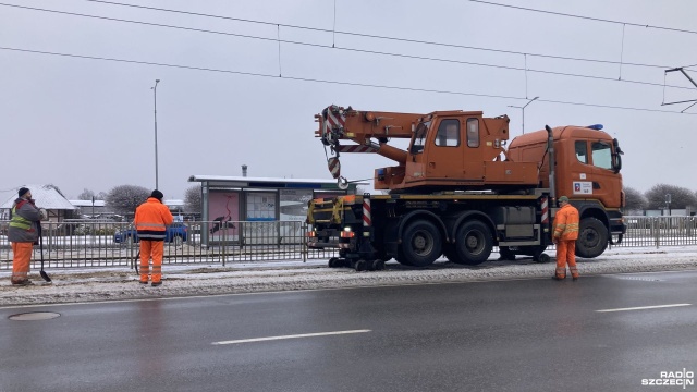 Mimo wieczornych zapowiedzi, część tramwajów nie wyjechała w środę rano na szczecińskie tory. Według wstępnych informacji, także te pojazdy, które wyjechały na trasy, zatrzymują się.