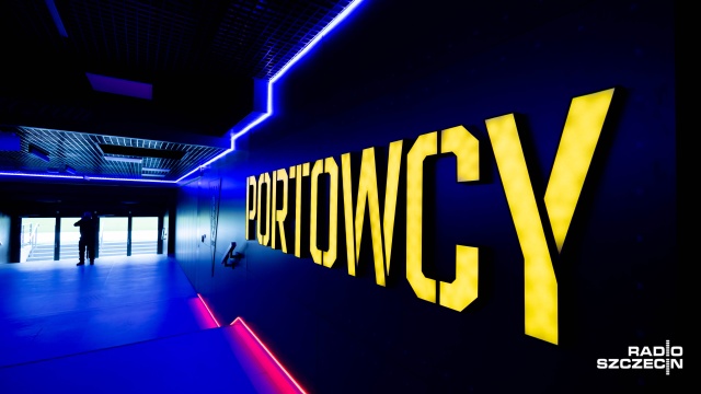 Są morskie i stoczniowe akcenty, są słowa klubowego hymnu oraz herb Pogoni. Nowy tunel, którym piłkarze wychodzą na boisko stadionu przy Twardowskiego, został uroczyście zaprezentowany.