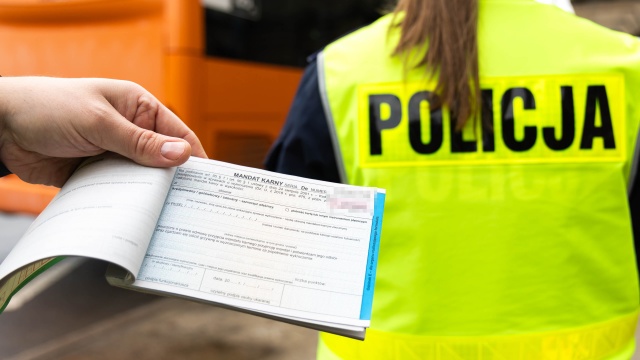 Każda zmiana przepisów wymaga ewaluacji, a na efekty trzeba poczekać - tak w Radiu Szczecin Na Wieczór ekspert ocenił nowe przepisy drogowe. Według nich udział w wyścigach ulicznych traktowany będzie jako przestępstwo. Pojawią się też surowsze kary za jazdę brawurową.