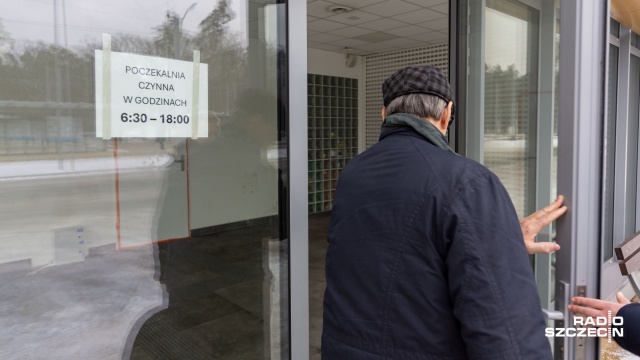 Pawilon na pętli, po przerwie spowodowanej zniszczeniami i wizytami nieproszonych gości, ponownie został udostępniony pasażerom. Pierwsi szczecinianie zdążyli ją przetestować.