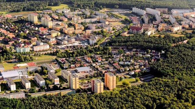 W poniedziałek Starostwo Powiatowe w Policach, Gmina Police i Urząd Marszałkowski Województwa Zachodniopomorskiego podpiszą umowę na zakup autobusów, budowę nowej drogi powiatowej i kolejnych ścieżek rowerowych.