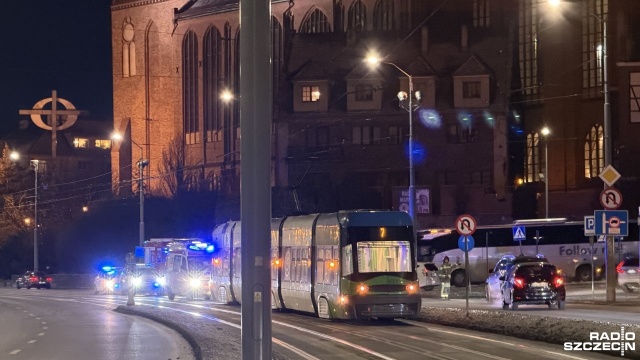 Na ulicy Wyszyńskiego w Szczecinie (w stronę centrum miasta) doszło do zderzenia dwóch samochodów osobowych.