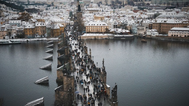 Ekonomiczny tygrys i najszybciej rosnąca gospodarka w Unii Europejskiej - tak Polskę przedstawiła czeska telewizja publiczna. Widzowie mieli okazję poznać Polskę jako dynamicznie rozwijający się kraj, który jednocześnie stoi przed poważnymi wyzwaniami.