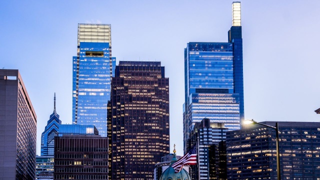 Departament Sprawiedliwości USA opublikował dokumenty w sprawie Jeffreya Epsteina, w których - jak ustalił Wall Street Journal - nie usunięto nazwisk dziesiątek ofiar, w tym osób nieletnich. Resort zapewnia, że skala błędów jest minimalna i trwa ich korygowanie.