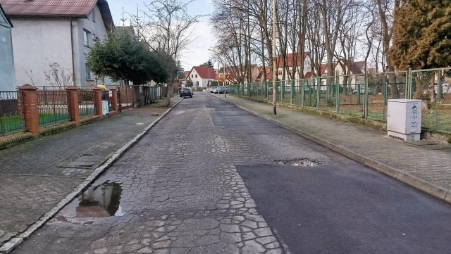 Na fragmencie pomiędzy ulicami Wieniawskiego i Nowowiejskiego w Stargardzie pojawi się nowy chodnik i równa nawierzchnia drogi.