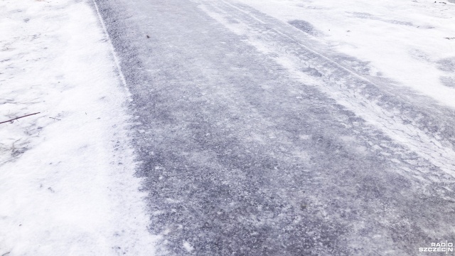 Nowe ostrzeżenia pogodowe dla Zachodniopomorskiego. Dobra informacja jest taka, że zmniejszył się stopień ostrzeżenia przed marznącymi opadami - z drugiego na pierwszy.