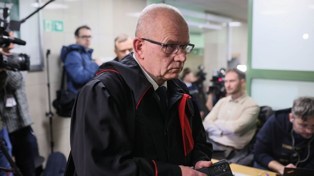 Prokuratura wydała list gończy za byłym ministrem sprawiedliwości Zbigniewem Ziobrą. Wczoraj sąd wyraził zgodę na trzymiesięczny areszt tymczasowy dla polityka.