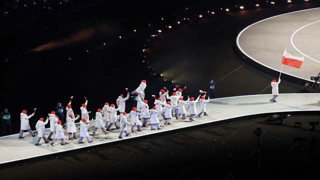 Polscy olimpijczycy przeszli w defiladzie w czterech miejscach - na mediolańskim stadionie San Siro, gdzie trwa główna uroczystość otwarcia oraz w Cortinie, Predazzo i Livigno. Wśród sportowców jest związana ze Szczecinem Klaudia Adamek - lekkoatletka MKL-u Szczecin.