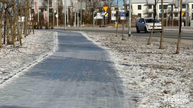 Szklanka na ulicach to zawsze ryzyko bolesnych upadków. Często kończą się skręceniami lub co gorsza - złamaniami.