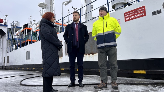 Stał przy nabrzeżu, rdzewiał i generował koszty. Władze Świnoujścia sprzedały prom Karsibór IV.