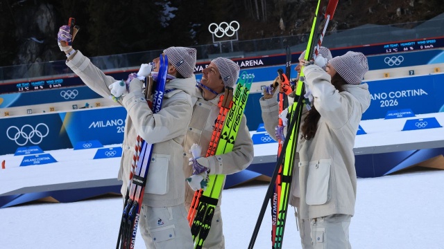 Francja ze złotym medalem w biathlonowej sztafecie mieszanej 4x6 km podczas zimowych igrzysk olimpijskich Mediolan-Cortina.