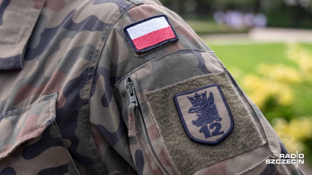 Tańsze przejazdy kolejowe, pierwszeństwo w dostępie do lekarza czy rekrutacji do przedszkola. Na najbliższym posiedzeniu Sejmu odbędzie się pierwsze czytanie projektu ustawy o Karcie Rodziny Mundurowej.