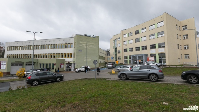 Łączenie szpitali to przyszłość, bo konsolidacja pozwala na oszczędności i lepszą organizację pracy - przekonywał w Rozmowie pod krawatem poseł KO Patryk Jaskulski.