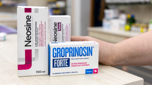 Na szpitalnych oddziałach mamy obecnie do czynienia z prawdziwym koktajlem wirusów - alarmują lekarze.