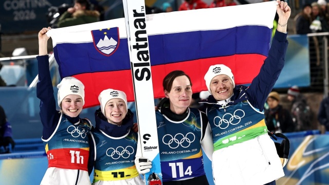 Reprezentacja Polski w skokach narciarskich odpadła po pierwszej serii rywalizacji drużyn mieszanych na obiekcie normalnym podczas Zimowych Igrzysk Olimpijskich Mediolan-Cortina.