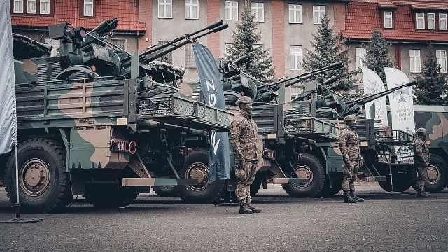 Politycy dyskutowali w Programie 3 Polskiego Radia o unijnym programie SAFE, który umożliwia zaciągnięcie nisko procentowych pożyczek na zwiększenie obronności kraju.