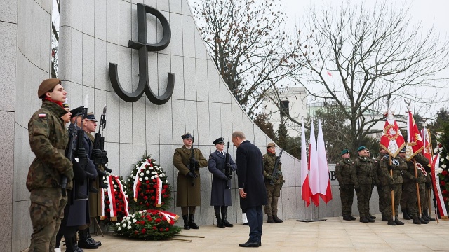 Donald Tusk w Narodowym Dniu Pamięci Żołnierzy Armii Krajowej oddał hołd jej żołnierzom.