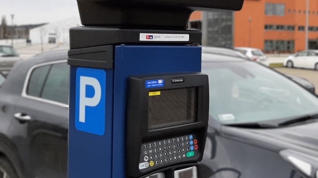 Opłaty za korzystanie z parkingu przed Enea Areną w Szczecinie będą obowiązywać krócej.