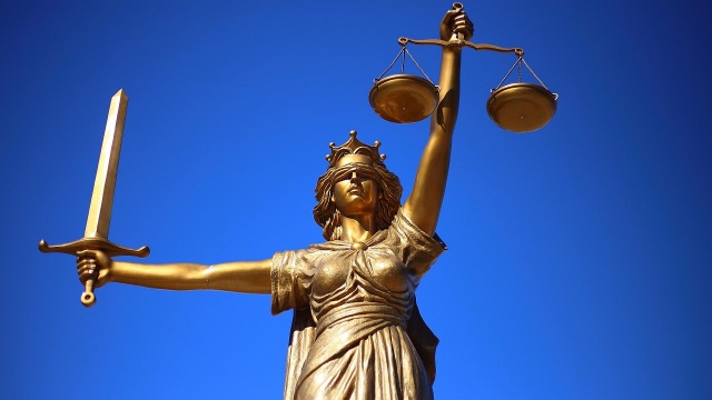 Prawie sto tysięcy złotych za nadgodziny za trzy lata. Sąd Okręgowy w Łodzi uznał, że zadania zlecone pracownikowi były niemożliwe do wykonania w osiem godzin, więc mężczyzna musiał pracować znacznie dłużej.