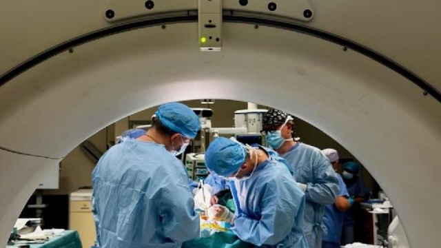 Przez ostatni miesiąc placówka korzystała z urządzenia wypożyczonego od firmy Medtronic. Dzięki temu specjaliści z Oddziału Neurochirurgii Dziecięcej mogli przeprowadzić operacje stabilizacji szczytowo-potylicznej sześciu młodych pacjentów.